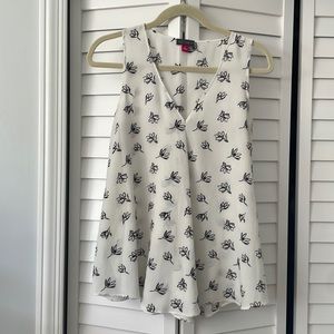 Vince Camuto white floral tank size small